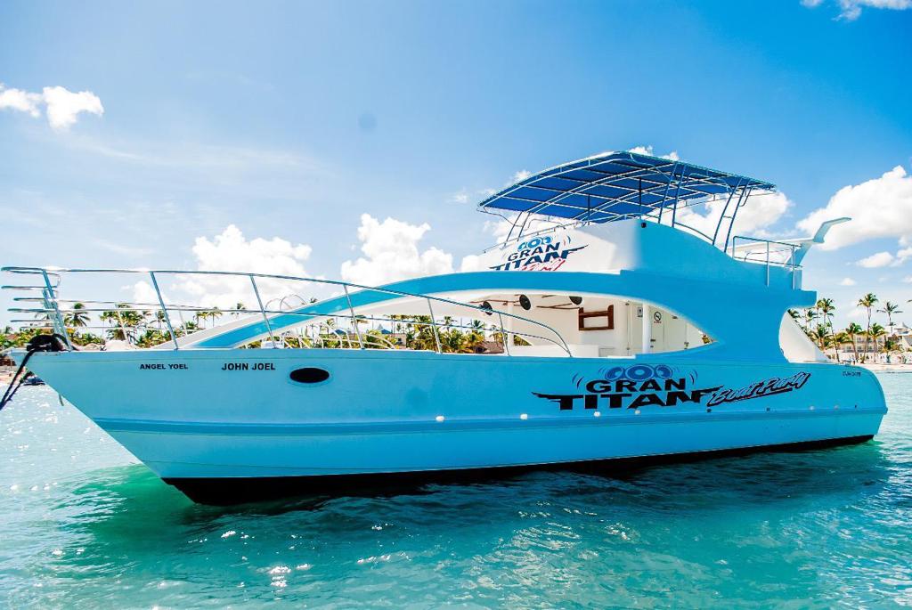 Combo full day buguies and Catamaran
